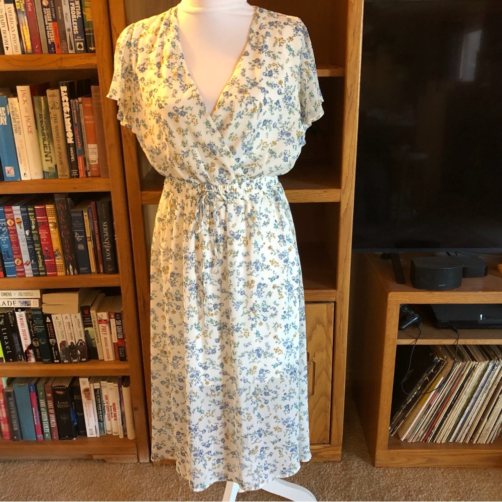 👗EUC Trixxi floral dress - Picture 1 of 8